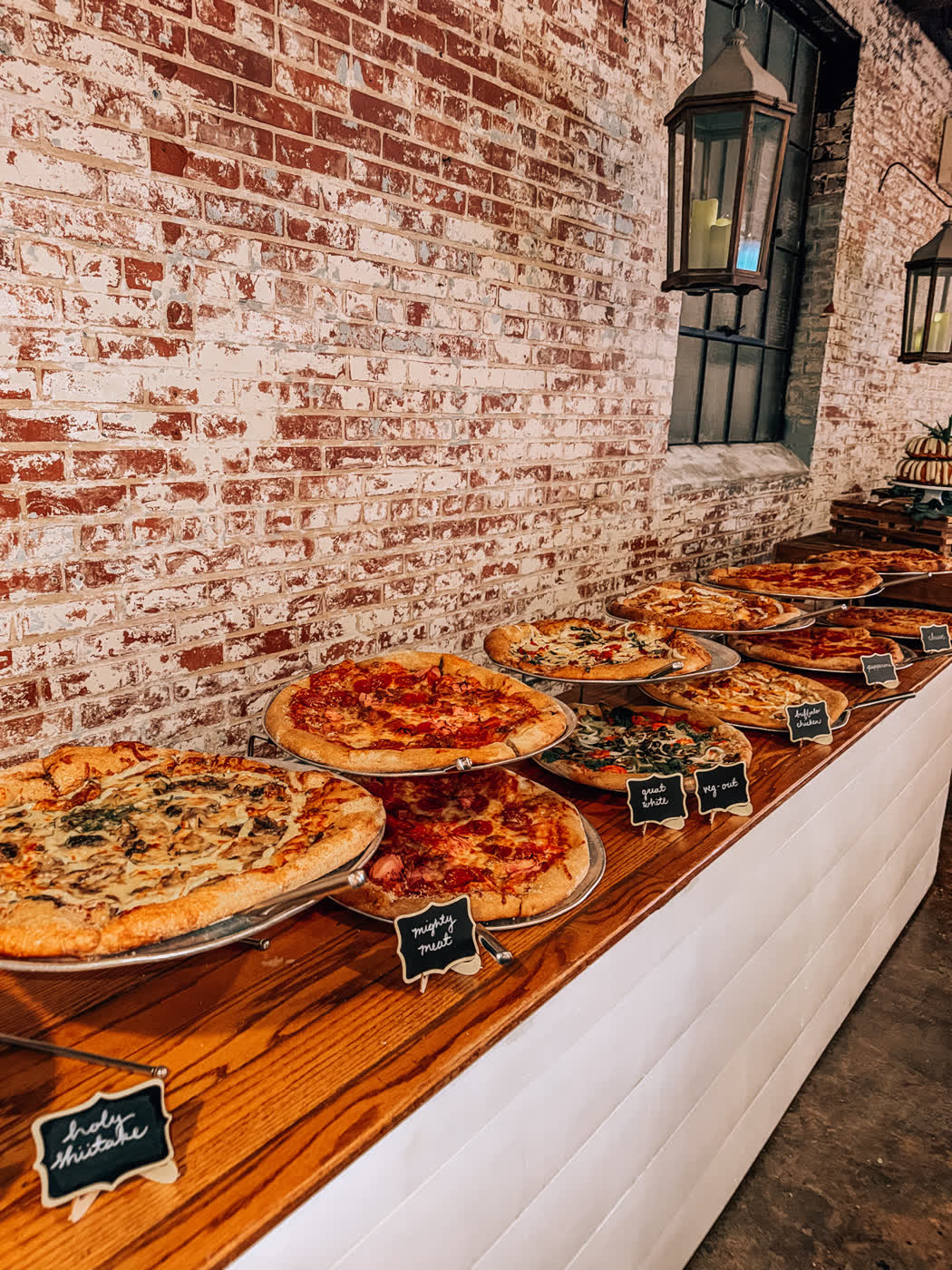 Wood-fired pizza at the Sommers wedding catered by Mellow Mushroom
